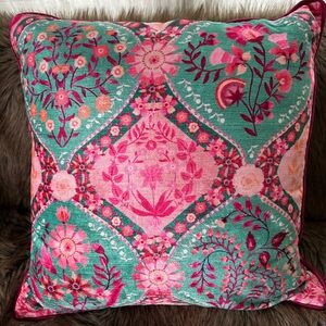 NWT Anthropologie Rayna Velvet Pillow, 22x22